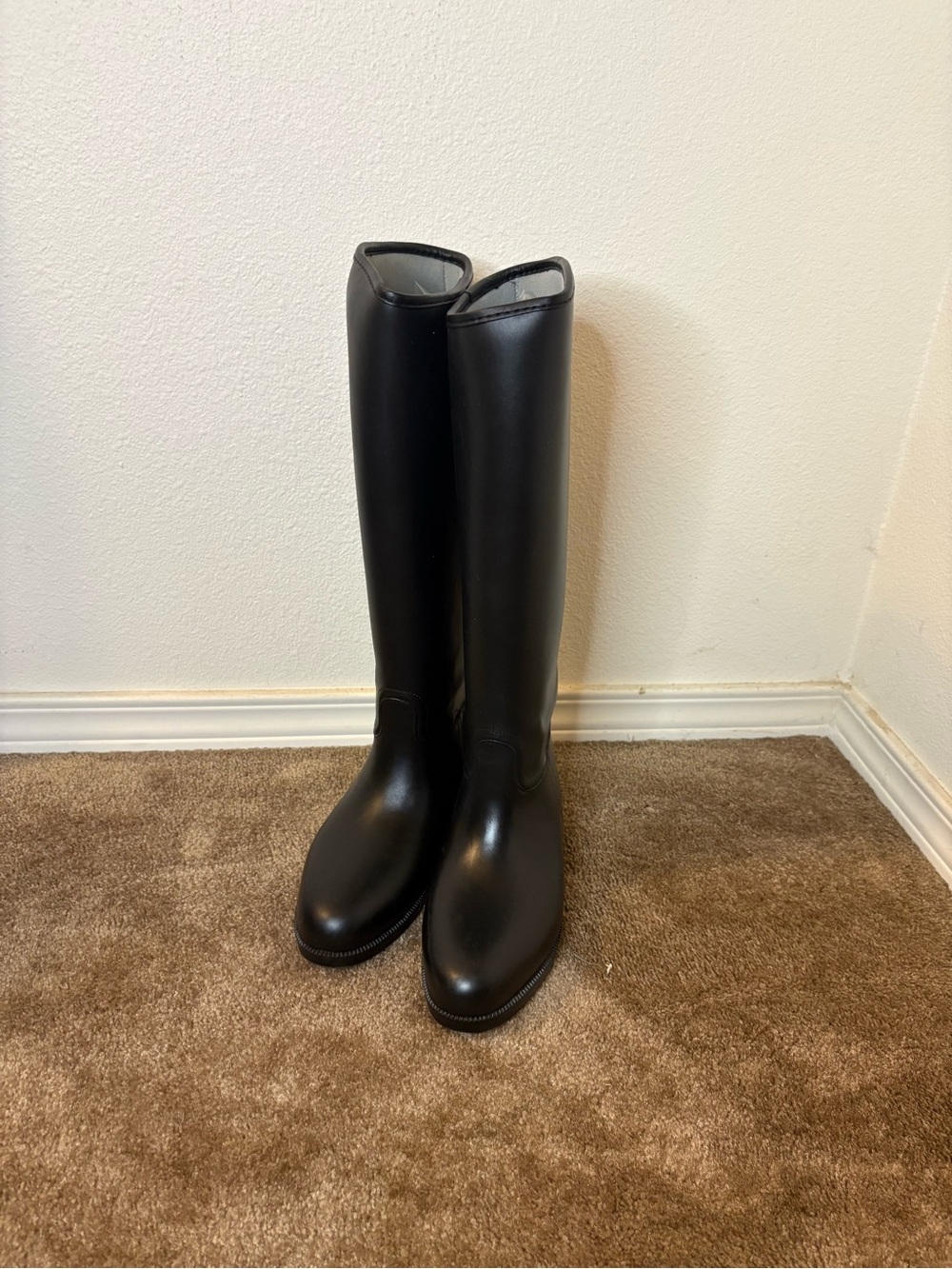 Sleek Black Over-the-Knee Riding Boots